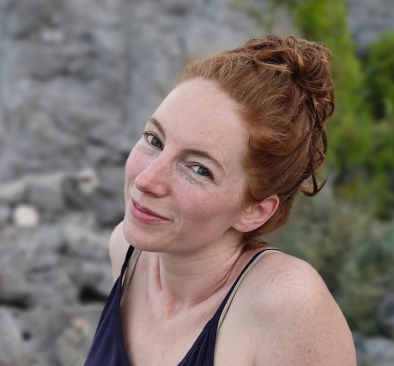 Foto von Künstlerin Sarah Kulmer, 2024